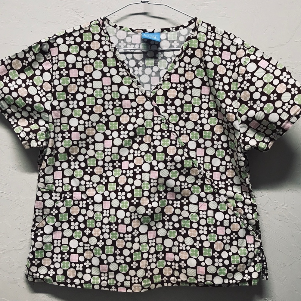 HQ medium scrub top